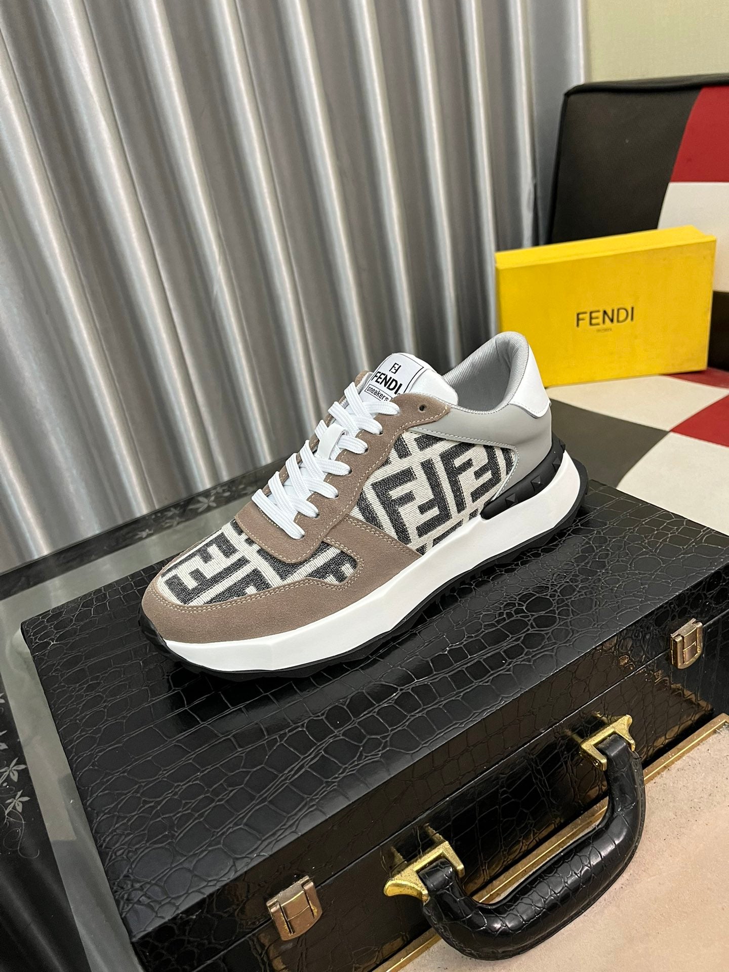 FENDI sneakers 182