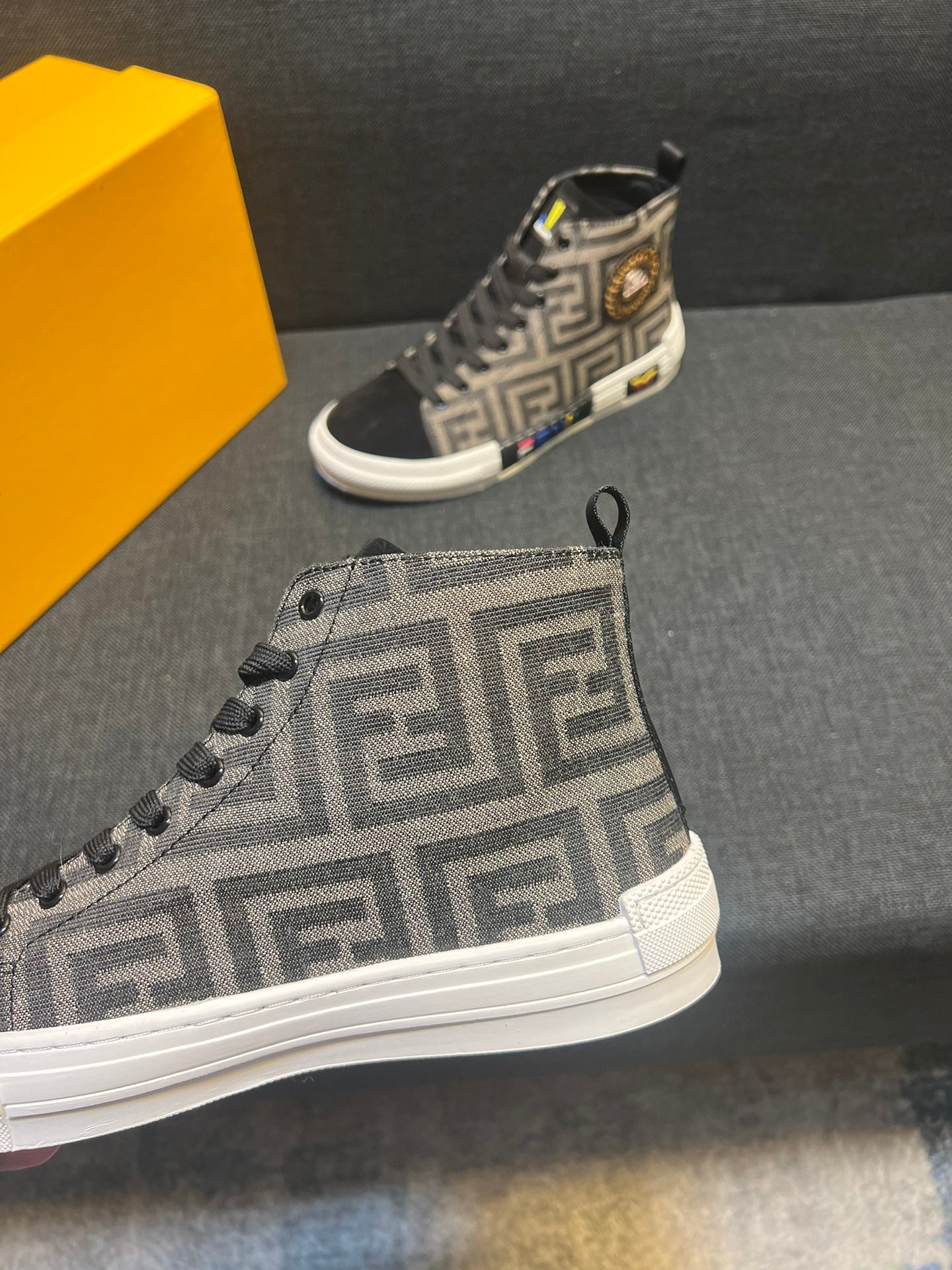 FENDI sneakers 196