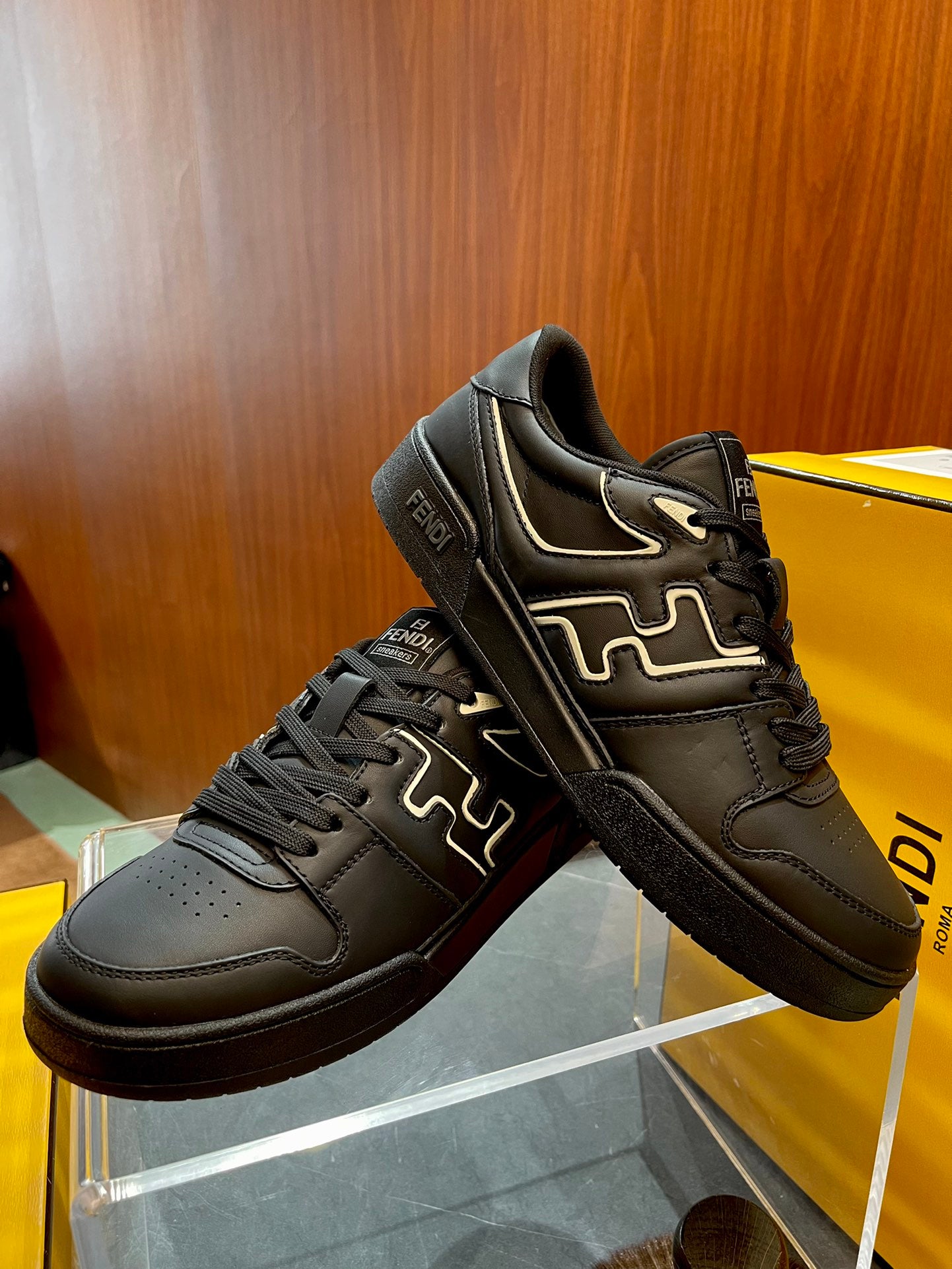 FENDI sneakers 200