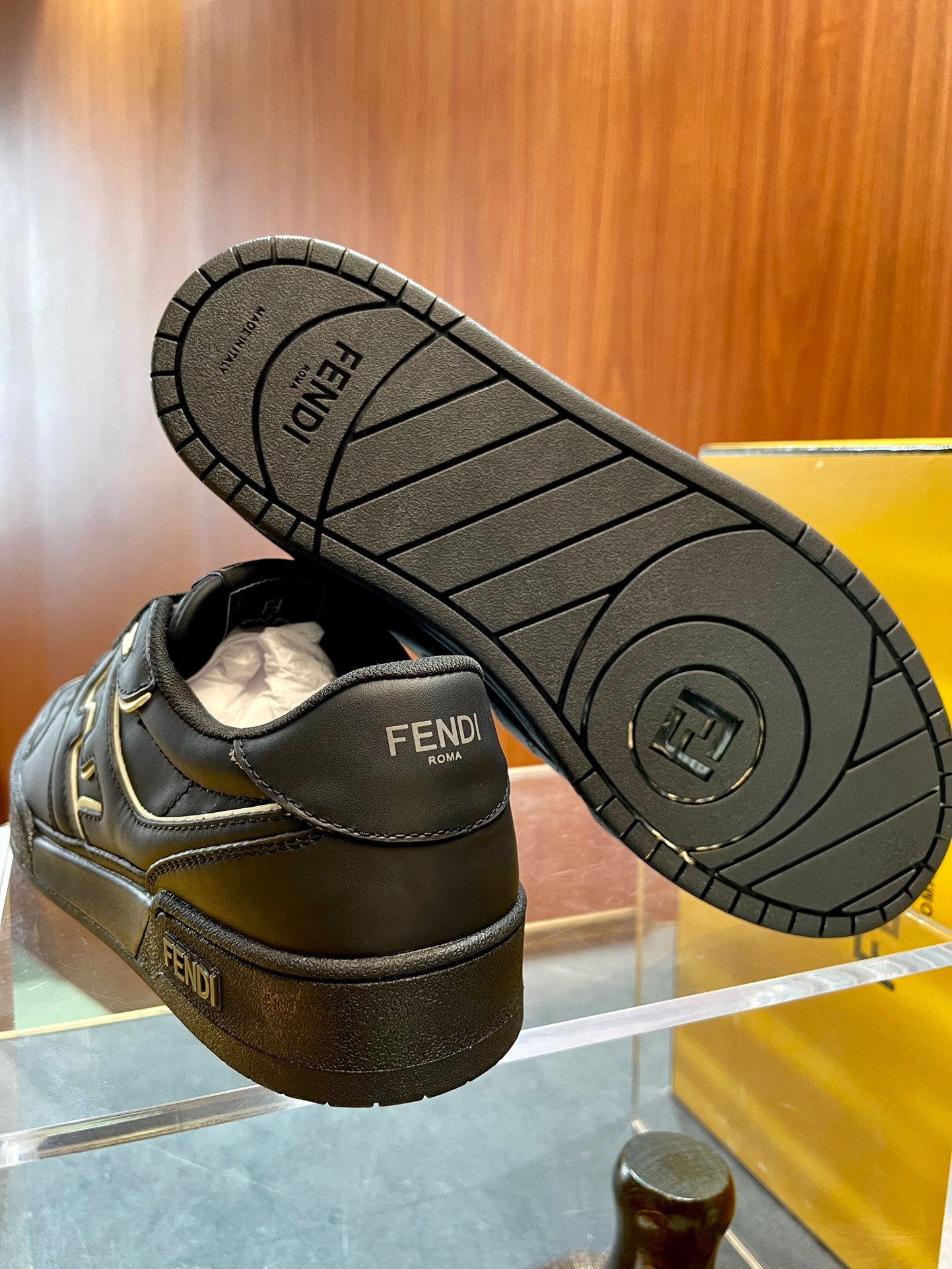 FENDI sneakers 200
