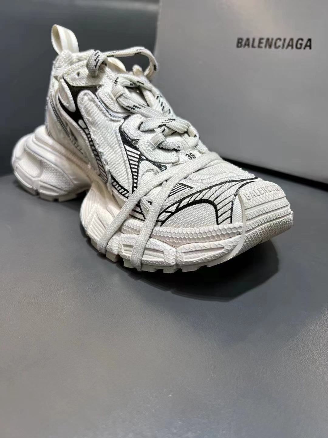 Balenciaga sneakers 185