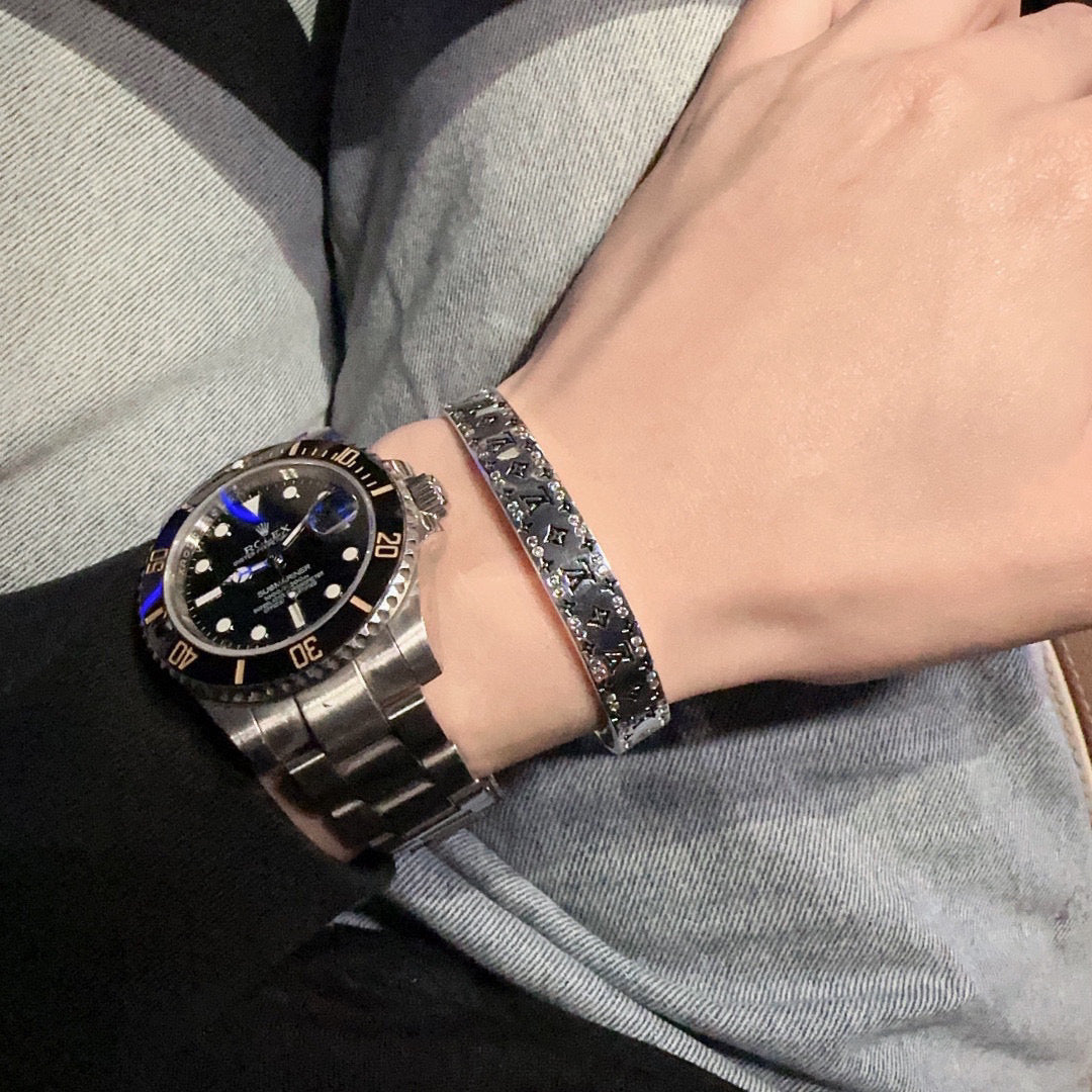 Louis Vuitton Luxury Bracelet | Iconic Elegance & Boutique-Grade Quality 100