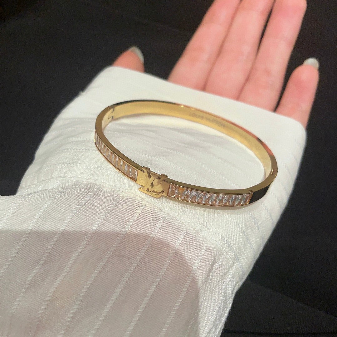 Louis Vuitton Luxury Bracelet | Iconic Elegance & Boutique-Grade Quality 102
