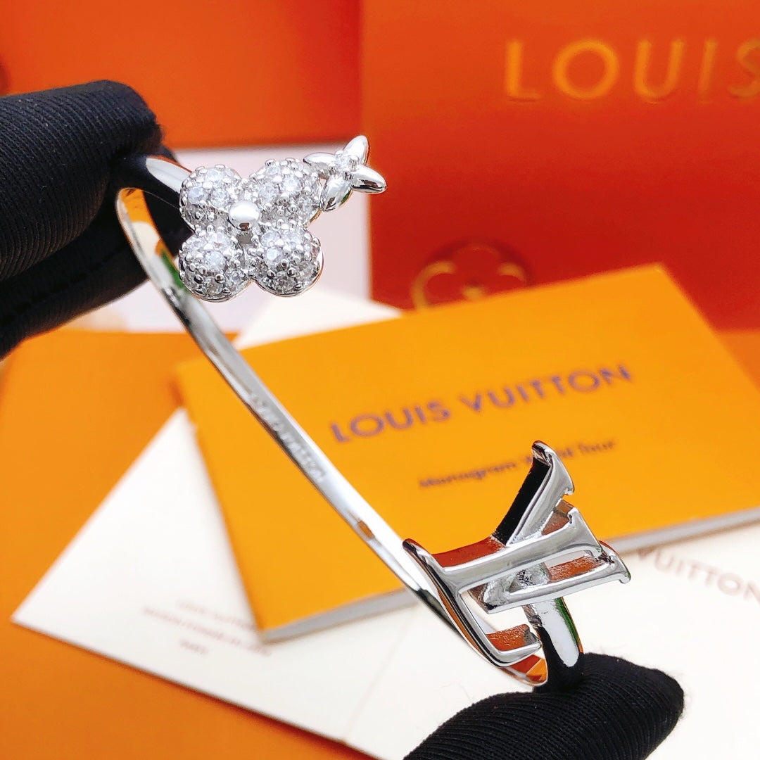 Louis Vuitton Luxury Bracelet | Iconic Elegance & Boutique-Grade Quality 115