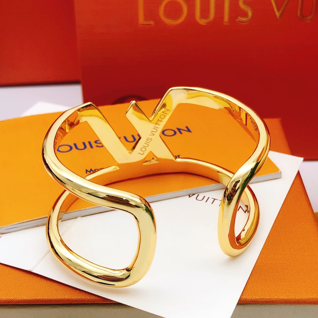 Louis Vuitton Luxury Bracelet | Iconic Elegance & Boutique-Grade Quality 117