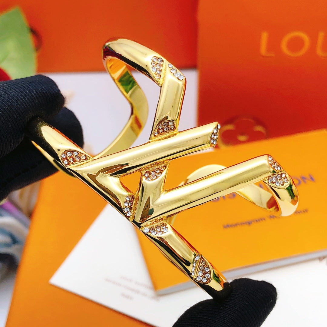 Louis Vuitton Luxury Bracelet | Iconic Elegance & Boutique-Grade Quality 117