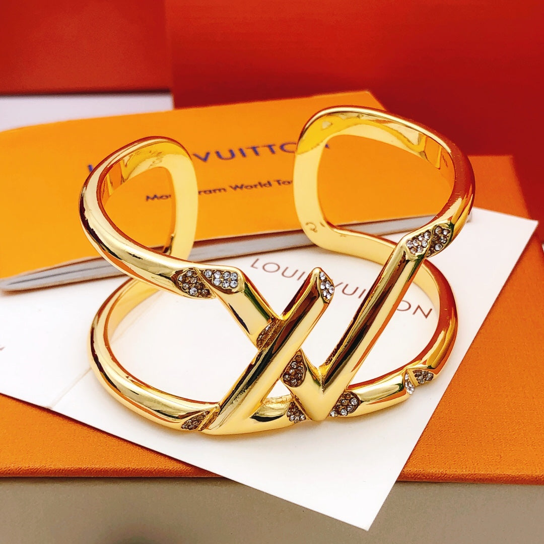 Louis Vuitton Luxury Bracelet | Iconic Elegance & Boutique-Grade Quality 117