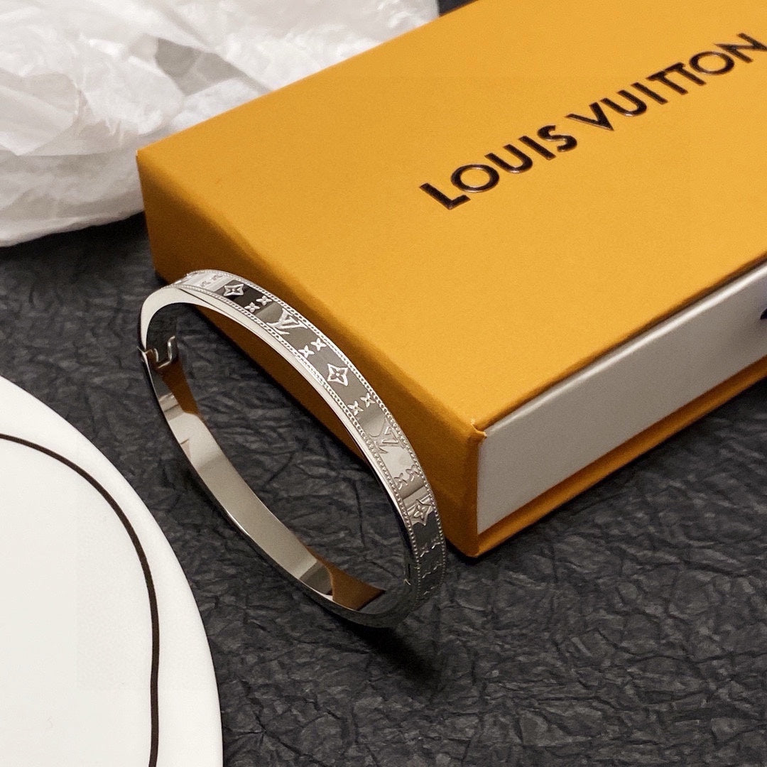 Louis Vuitton Luxury Bracelet | Iconic Elegance & Boutique-Grade Quality 118