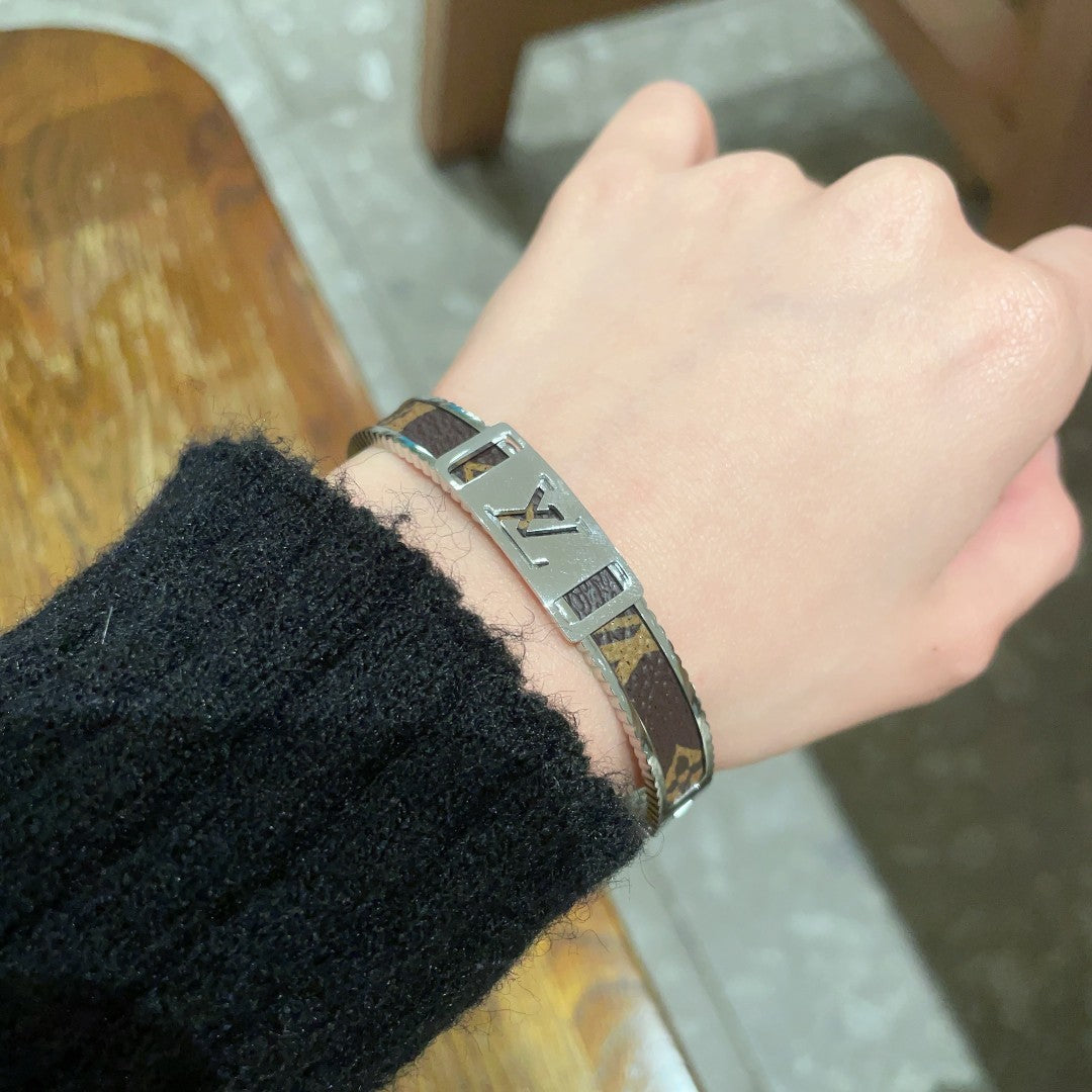 Louis Vuitton Luxury Bracelet | Iconic Elegance & Boutique-Grade Quality 125