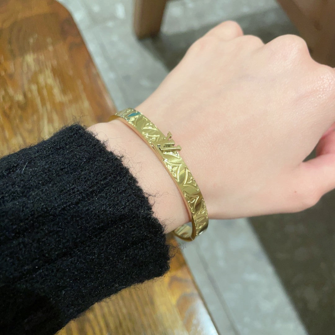Louis Vuitton Luxury Bracelet | Iconic Elegance & Boutique-Grade Quality 126
