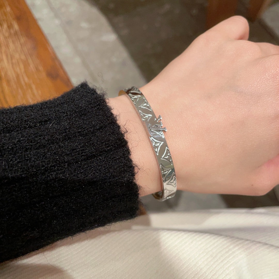 Louis Vuitton Luxury Bracelet | Iconic Elegance & Boutique-Grade Quality 127