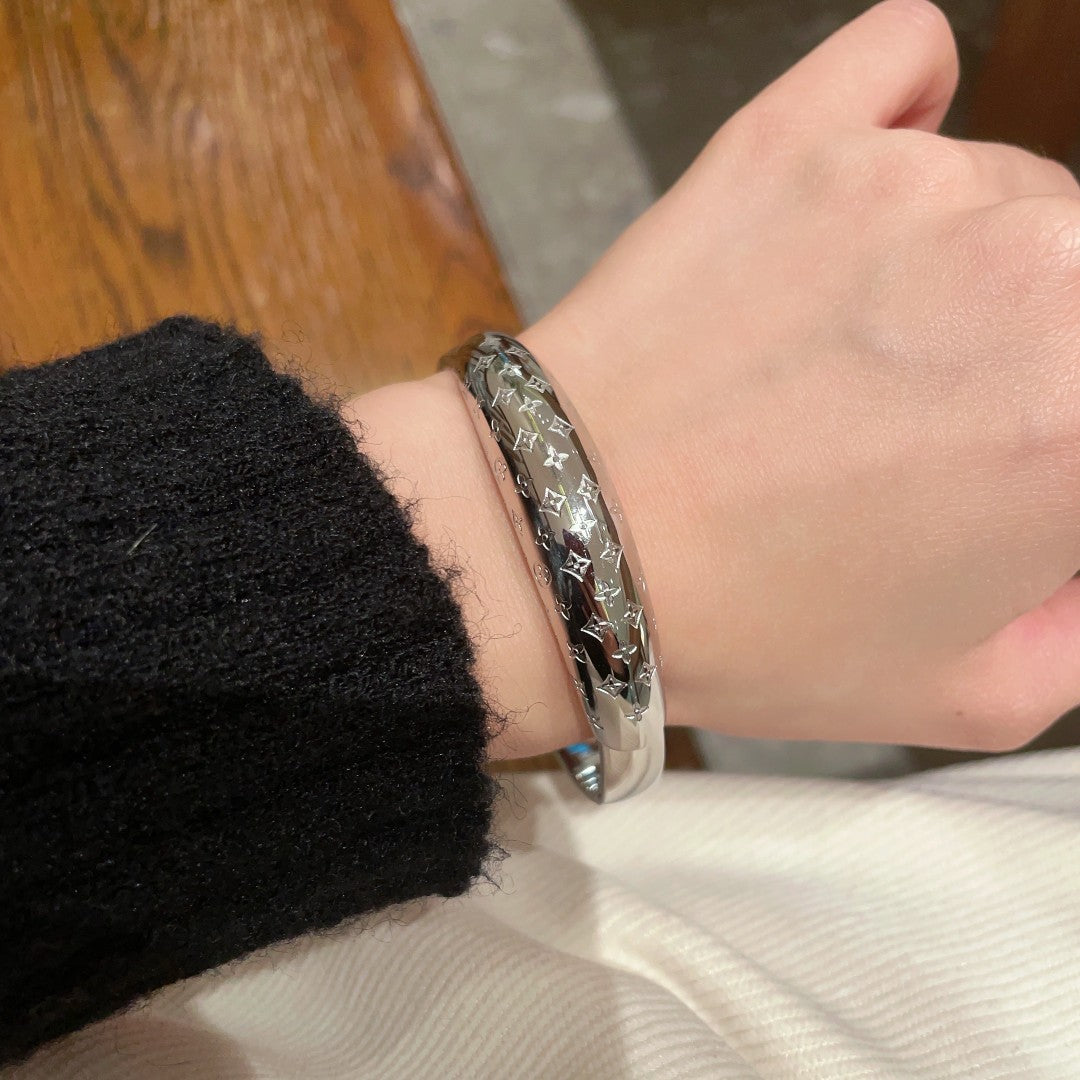 Louis Vuitton Luxury Bracelet | Iconic Elegance & Boutique-Grade Quality 128