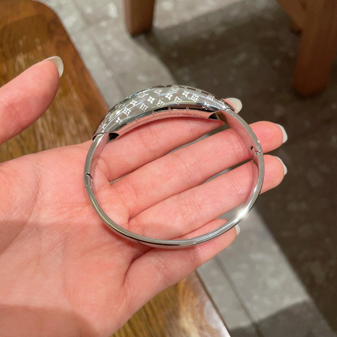 Louis Vuitton Luxury Bracelet | Iconic Elegance & Boutique-Grade Quality 128
