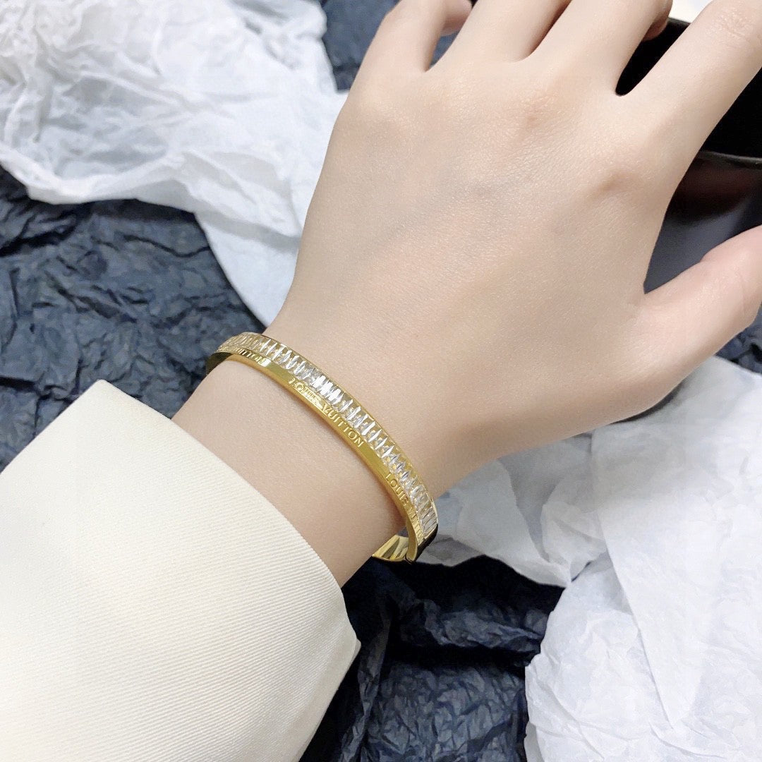 Louis Vuitton Luxury Bracelet | Iconic Elegance & Boutique-Grade Quality 136