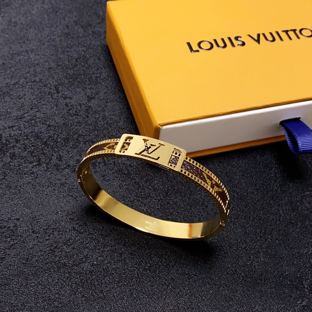 Louis Vuitton Luxury Bracelet | Iconic Elegance & Boutique-Grade Quality 137
