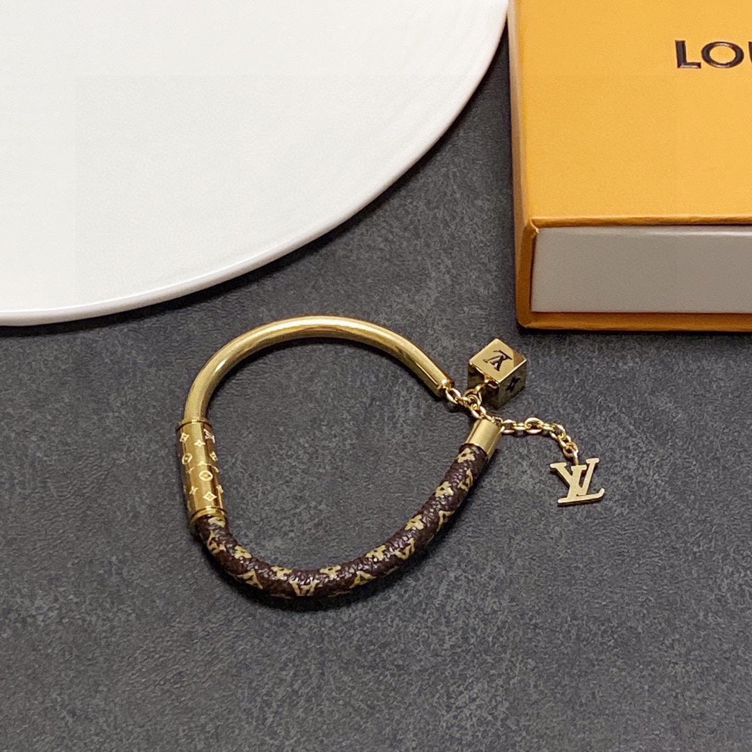 Louis Vuitton Luxury Bracelet | Iconic Elegance & Boutique-Grade Quality 147