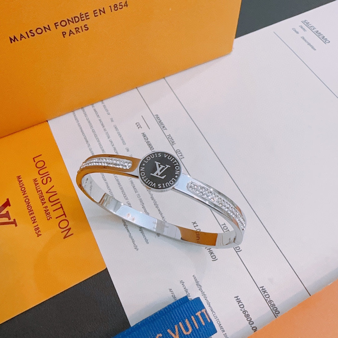 Louis Vuitton Luxury Bracelet | Iconic Elegance & Boutique-Grade Quality 148