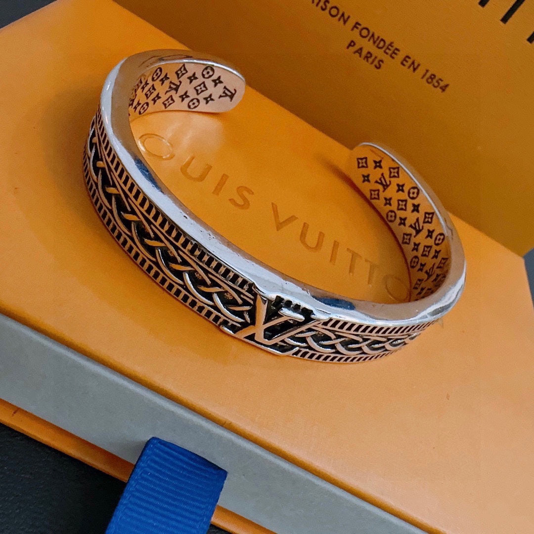 Louis Vuitton Luxury Bracelet | Iconic Elegance & Boutique-Grade Quality 154