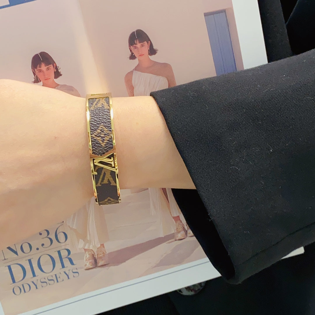 Louis Vuitton Luxury Bracelet | Iconic Elegance & Boutique-Grade Quality 177