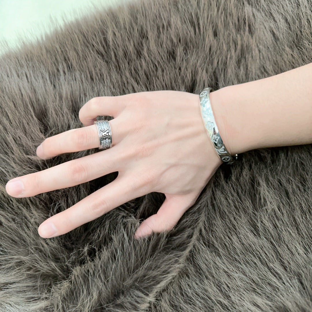 Louis Vuitton Luxury Bracelet | Iconic Elegance & Boutique-Grade Quality 189