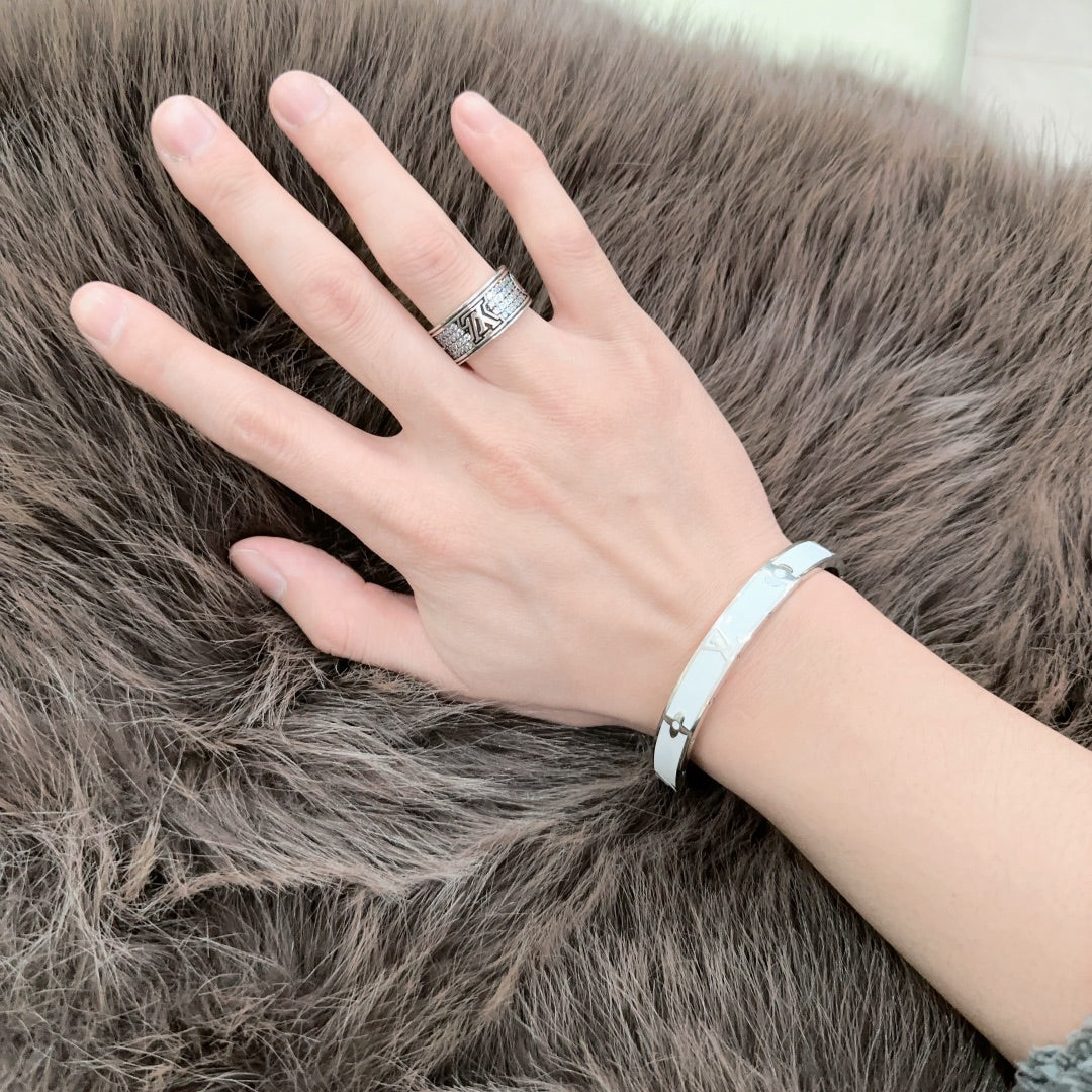 Louis Vuitton Luxury Bracelet | Iconic Elegance & Boutique-Grade Quality 190