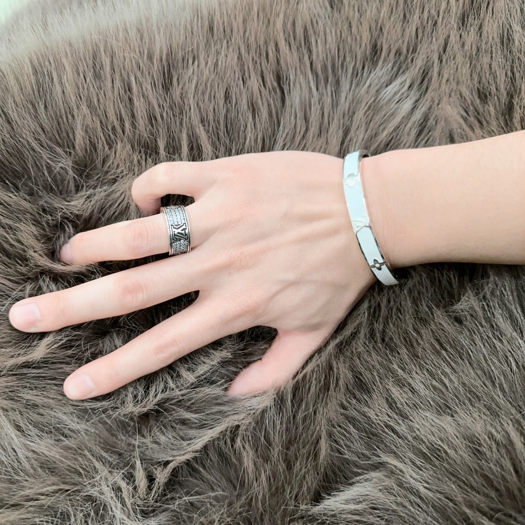 Louis Vuitton Luxury Bracelet | Iconic Elegance & Boutique-Grade Quality 190