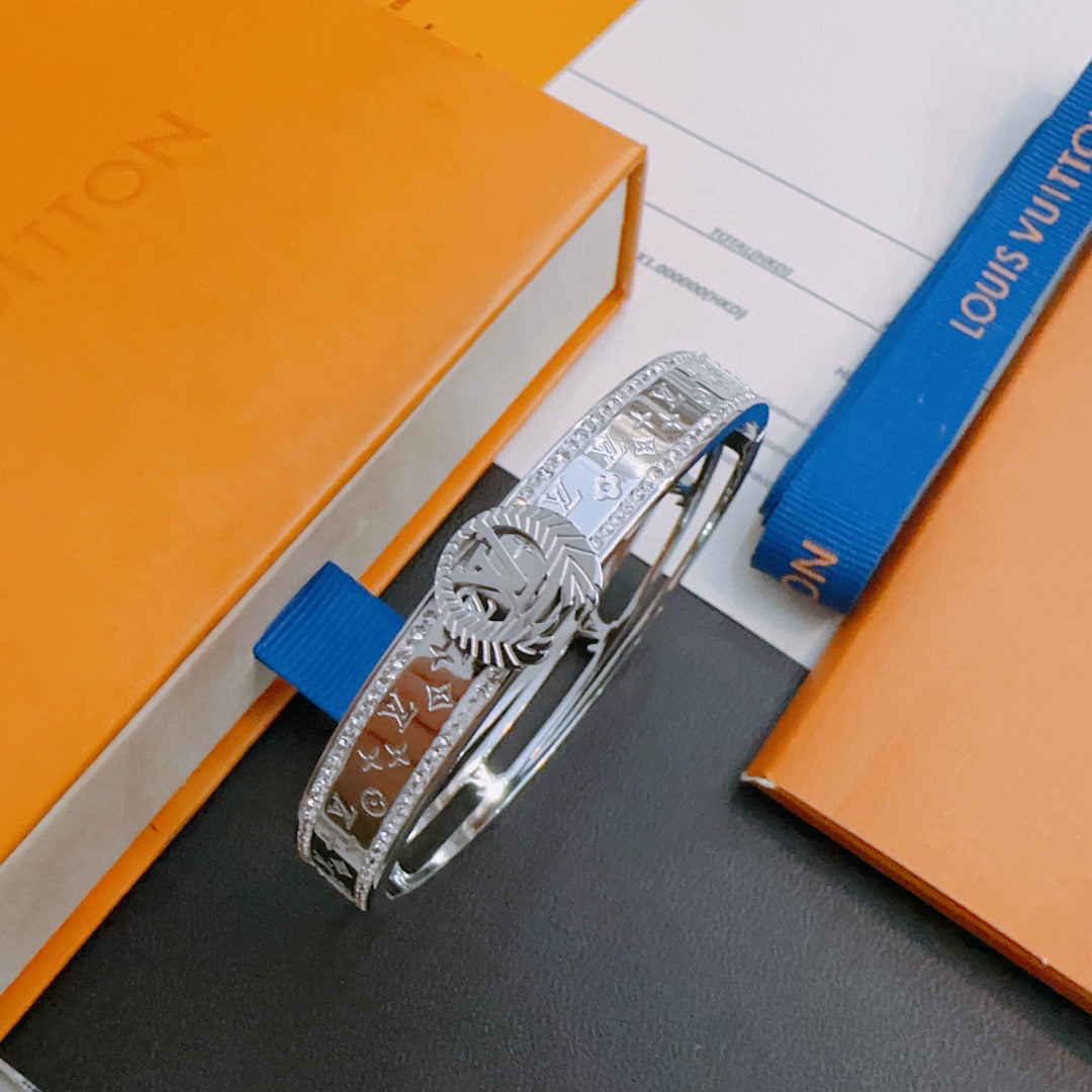 Louis Vuitton Luxury Bracelet | Iconic Elegance & Boutique-Grade Quality 200