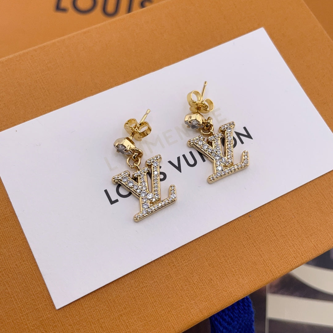 Louis Vuitton Luxury Bracelet | Timeless Design & Boutique-Grade Quality 11