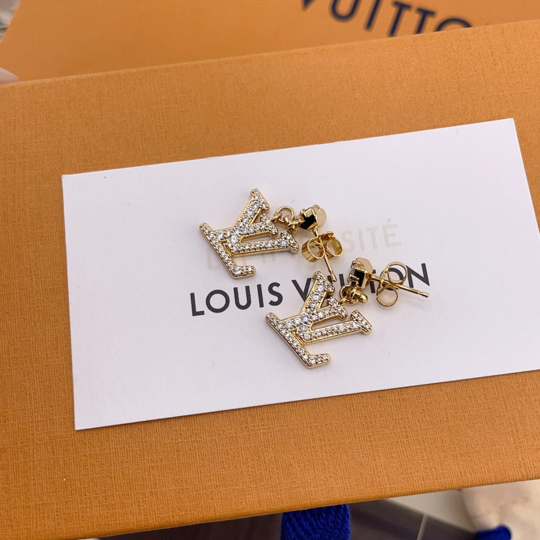 Louis Vuitton Luxury Bracelet | Timeless Design & Boutique-Grade Quality 11