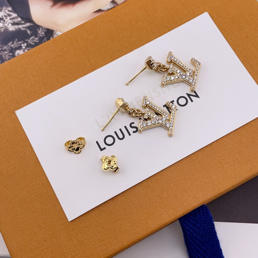 Louis Vuitton Luxury Bracelet | Timeless Design & Boutique-Grade Quality 11