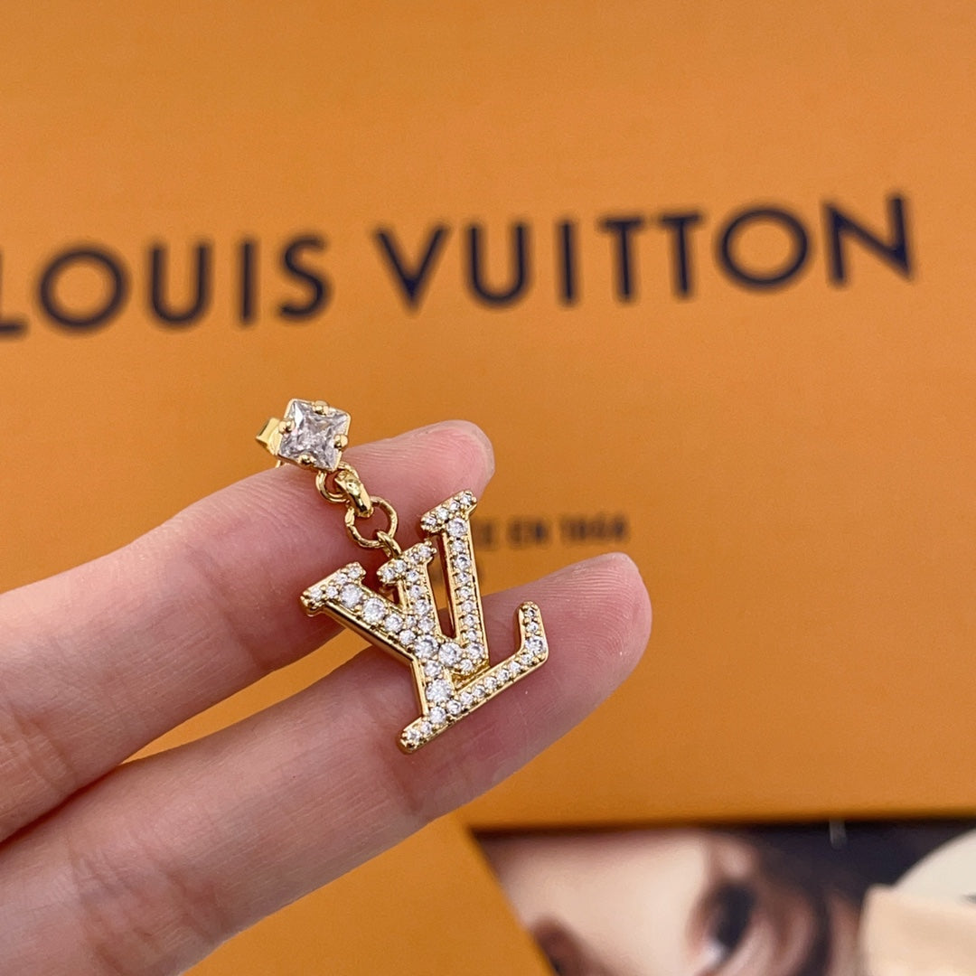 Louis Vuitton Luxury Bracelet | Timeless Design & Boutique-Grade Quality 11