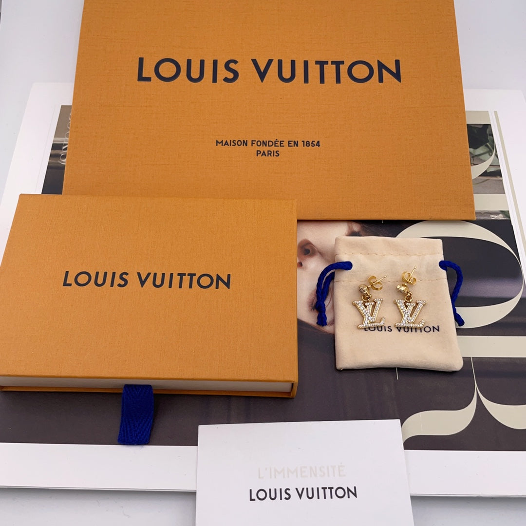 Louis Vuitton Luxury Bracelet | Timeless Design & Boutique-Grade Quality 11