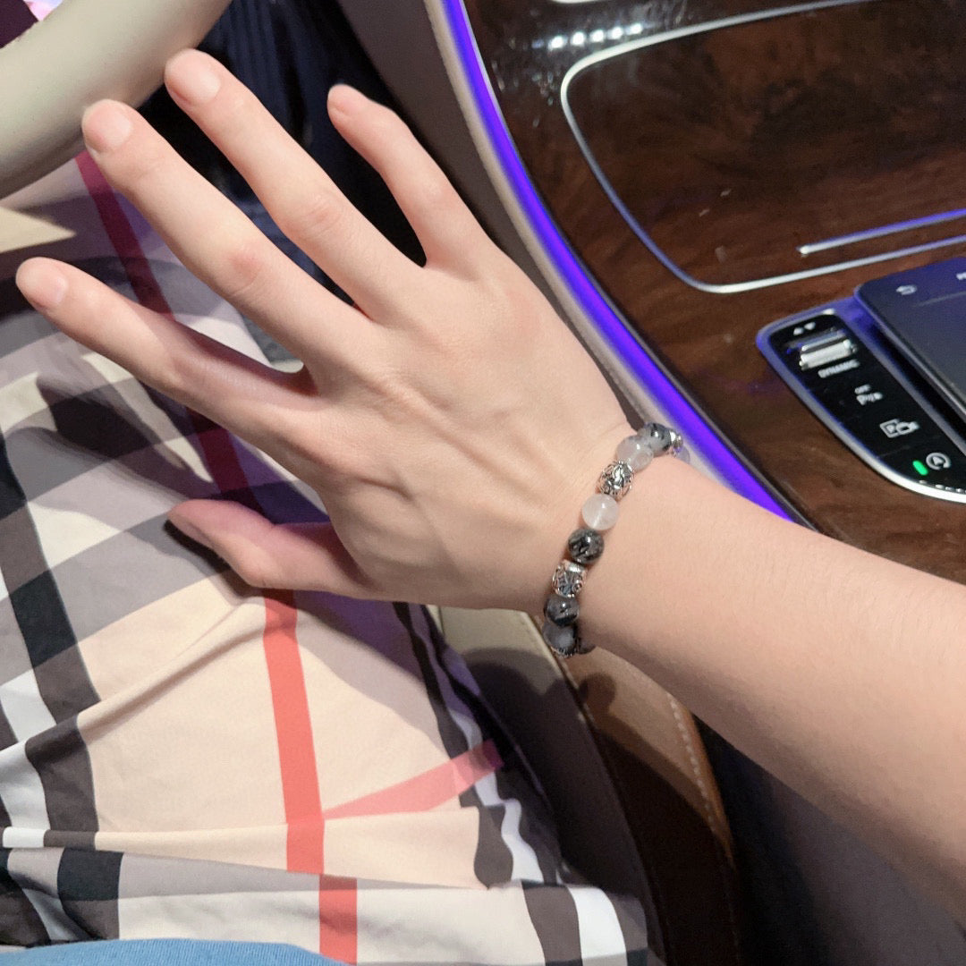 Louis Vuitton Luxury Bracelet | Timeless Design & Boutique-Grade Quality 40