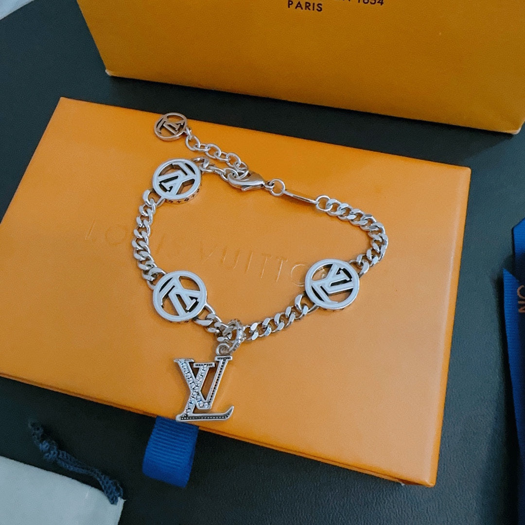 Louis Vuitton Luxury Bracelet | Timeless Design & Boutique-Grade Quality 111