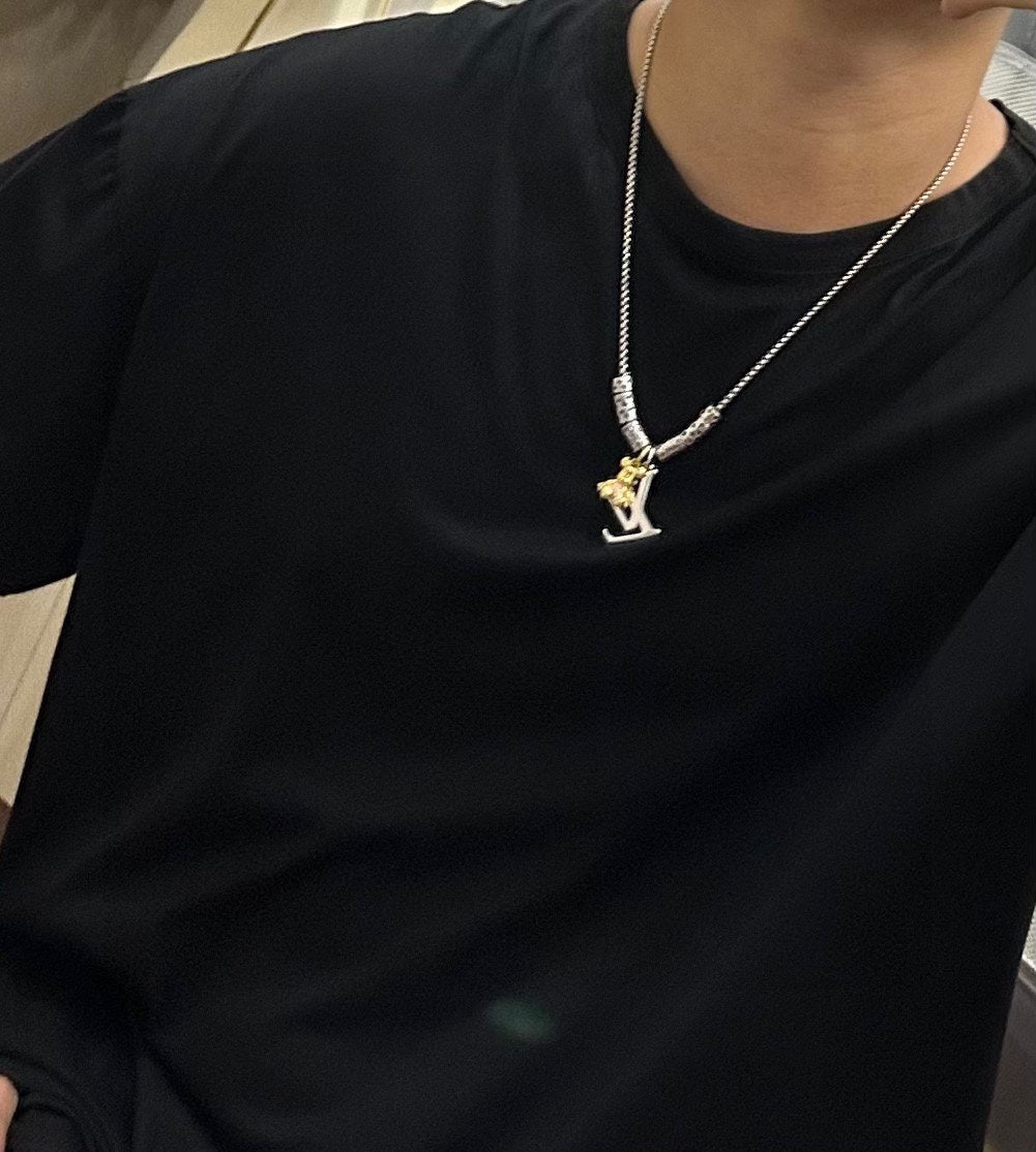 Louis Vuitton Luxury Necklace | Iconic Elegance & Boutique-Grade Quality 02