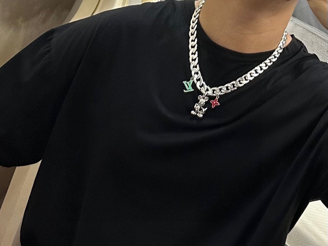 Louis Vuitton Luxury Necklace | Iconic Elegance & Boutique-Grade Quality 04