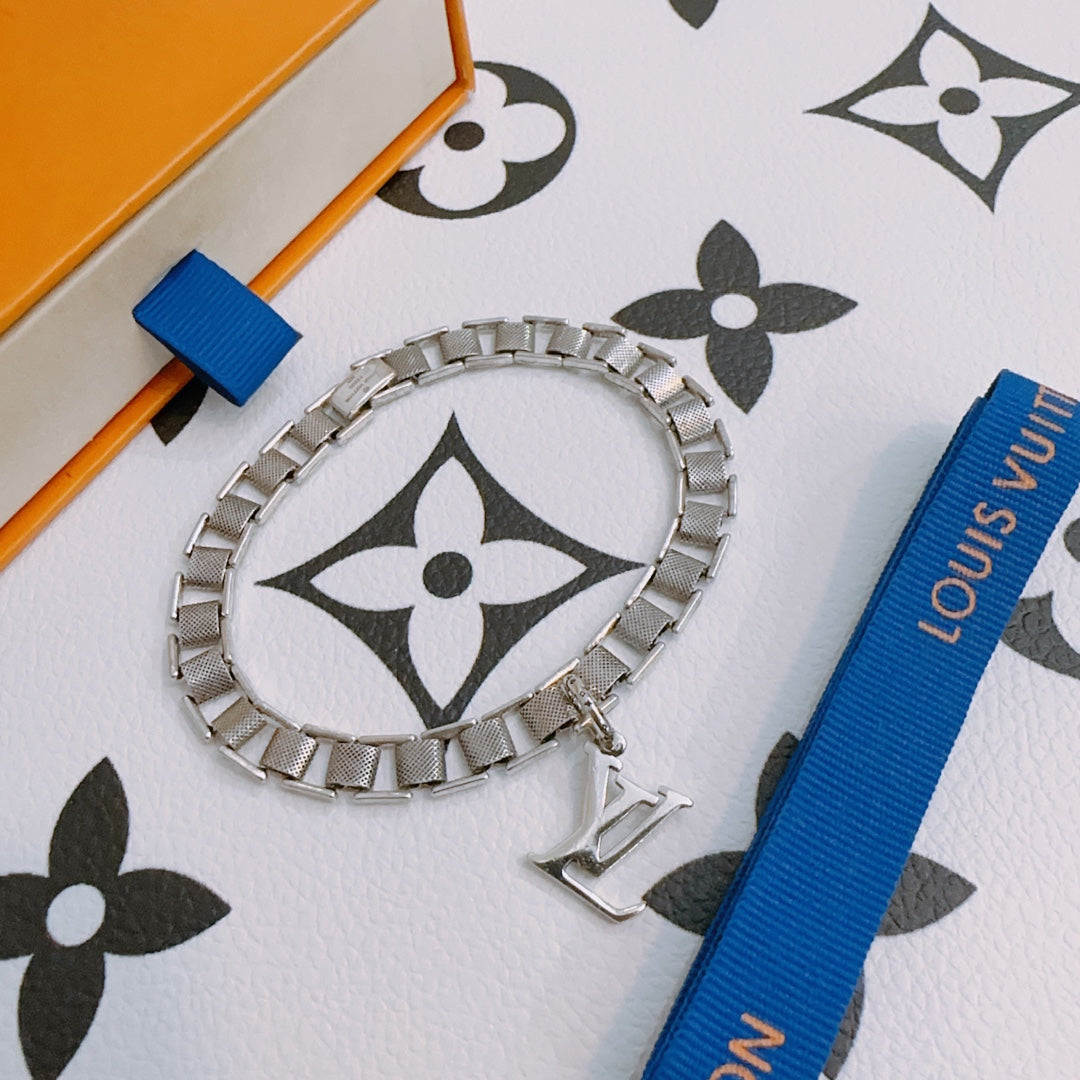 Louis Vuitton Luxury Necklace | Iconic Elegance & Boutique-Grade Quality 07