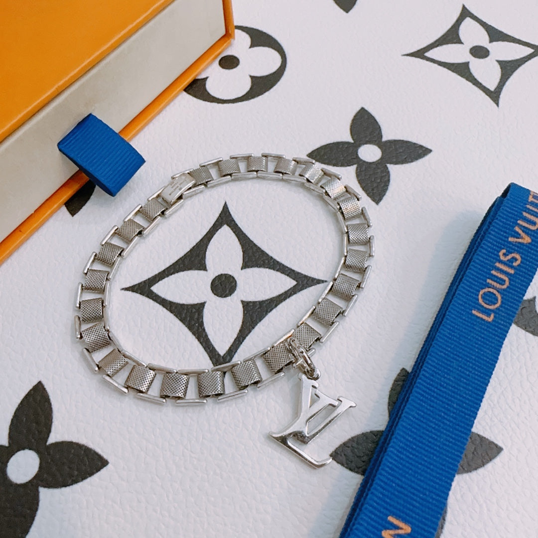 Louis Vuitton Luxury Necklace | Iconic Elegance & Boutique-Grade Quality 07