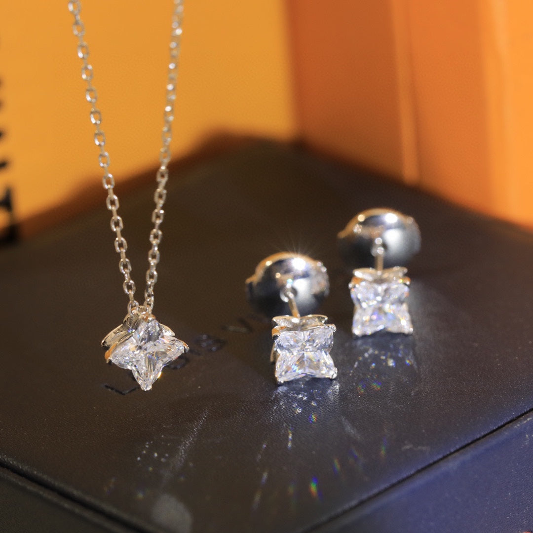 Louis Vuitton Luxury Necklace | Iconic Elegance & Boutique-Grade Quality 15