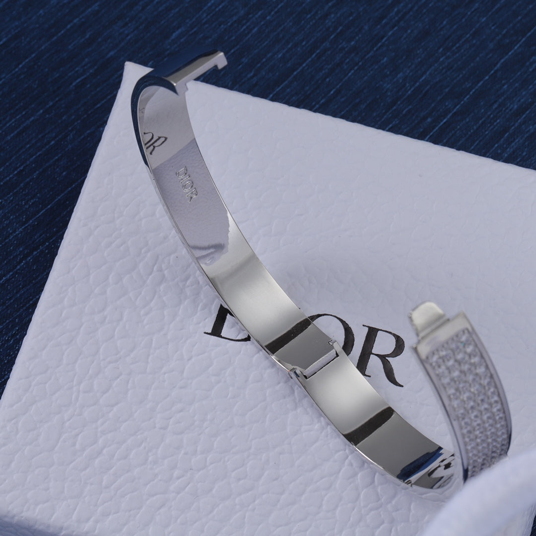 Dior Luxury Bracelet | Iconic Elegance & Boutique-Grade Quality 06